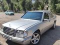 Mercedes-Benz E 220 1994 года за 1 350 000 тг. в Алматы