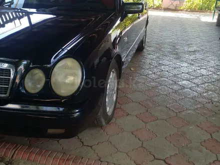 Mercedes-Benz E 230 1997 года за 3 450 000 тг. в Алматы – фото 4