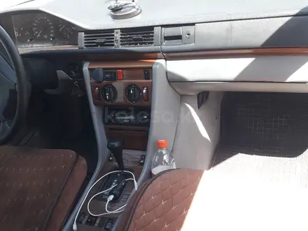 Mercedes-Benz E 260 1991 года за 1 400 000 тг. в Кызылорда – фото 4