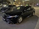 Toyota Camry 2020 года за 13 000 000 тг. в Актобе – фото 2