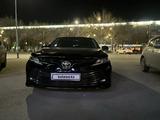 Toyota Camry 2020 года за 13 000 000 тг. в Актобе