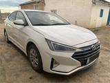 Hyundai Elantra 2020 года за 7 500 000 тг. в Атырау – фото 2