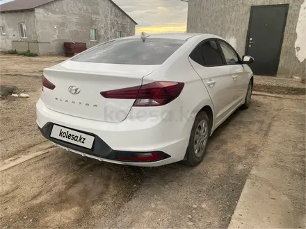 Hyundai Elantra 2020 года за 7 500 000 тг. в Атырау – фото 3