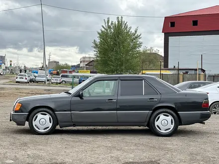 Mercedes-Benz E 200 1993 года за 1 650 000 тг. в Астана – фото 4