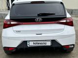 Hyundai i20 2023 года за 8 100 000 тг. в Атырау – фото 2