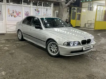 BMW 528 1999 года за 3 000 000 тг. в Алматы