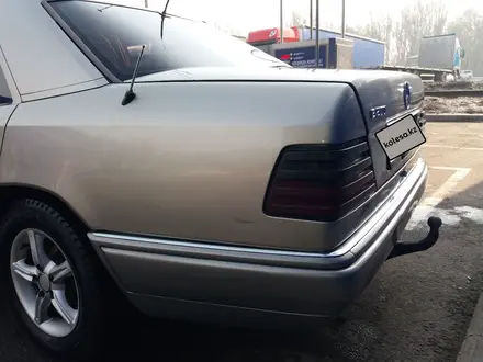 Mercedes-Benz E 200 1990 года за 1 500 000 тг. в Алматы – фото 3