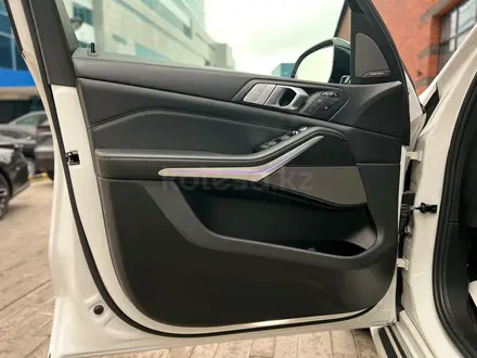 BMW X7 2021 года за 39 900 000 тг. в Астана – фото 13