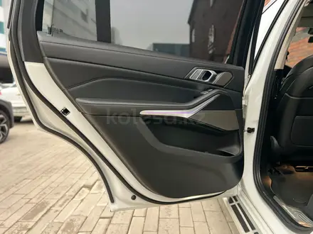 BMW X7 2021 года за 39 900 000 тг. в Астана – фото 19