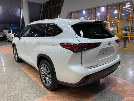 Toyota Highlander Luxe 2022 года за 52 000 000 тг. в Актобе – фото 4