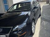 Volkswagen Passat 2005 годаүшін2 400 000 тг. в Жаркент