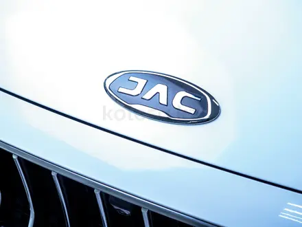 JAC J7 Luxury CVT New 2023 года за 7 990 000 тг. в Петропавловск – фото 8