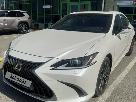 Lexus ES 250 2022 года за 21 500 000 тг. в Алматы