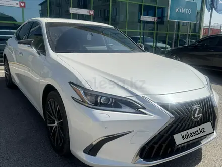 Lexus ES 250 2022 года за 21 500 000 тг. в Алматы – фото 2