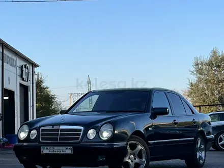 Mercedes-Benz E 320 1996 года за 2 799 999 тг. в Караганда – фото 31