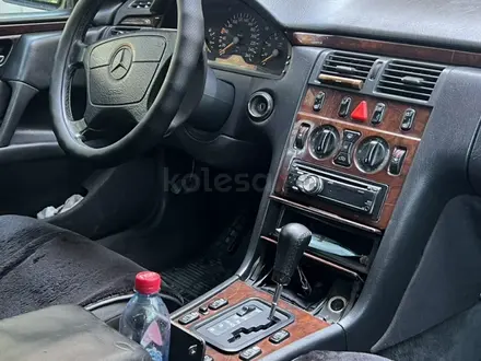 Mercedes-Benz E 320 1996 года за 2 799 999 тг. в Караганда – фото 47