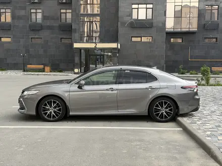 Toyota Camry 2023 года за 15 800 000 тг. в Атырау – фото 4