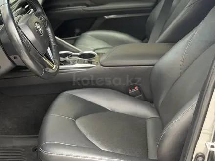 Toyota Camry 2023 года за 15 800 000 тг. в Атырау – фото 9