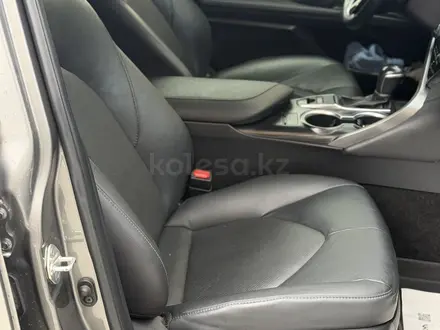 Toyota Camry 2023 года за 15 800 000 тг. в Атырау – фото 13