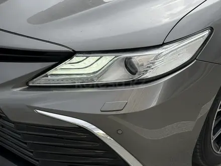 Toyota Camry 2023 года за 15 800 000 тг. в Атырау – фото 17