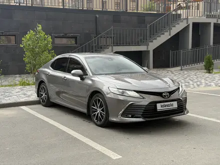Toyota Camry 2023 года за 15 800 000 тг. в Атырау – фото 3
