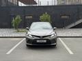 Toyota Camry 2023 года за 15 800 000 тг. в Атырау – фото 2