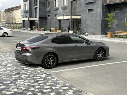 Toyota Camry 2023 года за 15 800 000 тг. в Атырау – фото 6