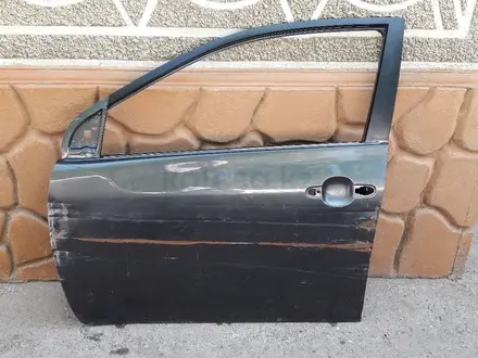 Дверь передняя на Тoyota Corolla за 7 000 тг. в Шымкент