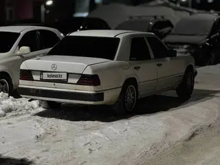 Mercedes-Benz E 230