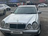 Mercedes-Benz E 200 1996 годаүшін2 600 000 тг. в Семей – фото 2