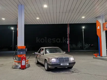 Mercedes-Benz E 220 1990 года за 1 650 000 тг. в Экибастуз – фото 18