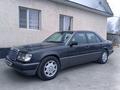 Mercedes-Benz E 200 1993 годаfor2 500 000 тг. в Есик