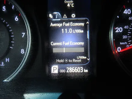Toyota Camry 2017 года за 7 228 400 тг. в Актобе – фото 10