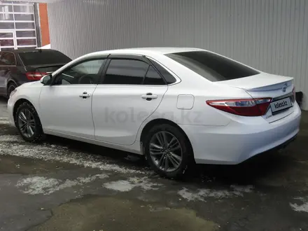 Toyota Camry 2017 года за 7 228 400 тг. в Актобе – фото 6