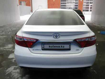 Toyota Camry 2017 года за 7 228 400 тг. в Актобе – фото 2