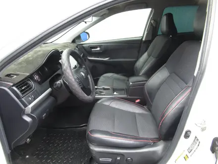 Toyota Camry 2017 года за 7 228 400 тг. в Актобе – фото 7