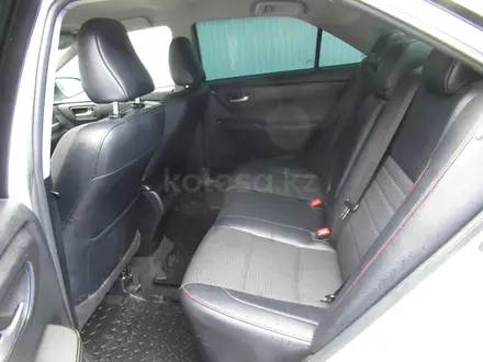 Toyota Camry 2017 года за 7 228 400 тг. в Актобе – фото 8