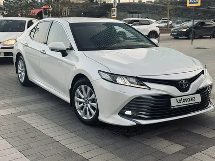 Toyota Camry 2020 года за 14 900 000 тг. в Астана