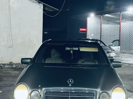 Mercedes-Benz E 320 1996 года за 2 400 000 тг. в Шымкент