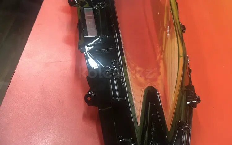 Стекло фары Toyota Land Cruiser 300 за 50 000 тг. в Алматы