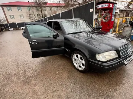 Mercedes-Benz C 200 1995 года за 1 500 000 тг. в Алматы – фото 4