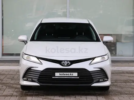 Toyota Camry 2021 года за 14 950 000 тг. в Астана – фото 5