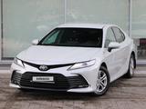 Toyota Camry 2021 года за 14 950 000 тг. в Астана