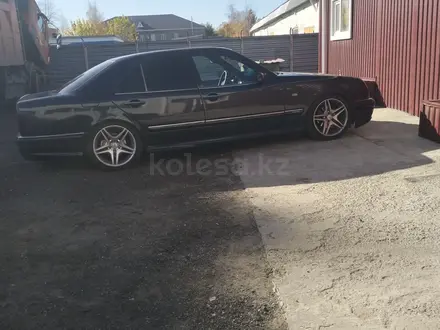 Mercedes-Benz E 320 1997 года за 3 500 000 тг. в Костанай – фото 11