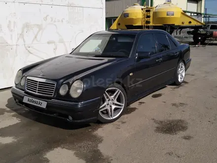 Mercedes-Benz E 320 1997 года за 3 500 000 тг. в Костанай – фото 13