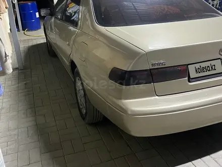 Toyota Camry 1998 года за 3 400 000 тг. в Алматы – фото 4