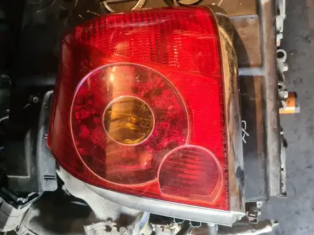 Toyota Avensis Заднии фонарь стоп сигнал за 25 000 тг. в Алматы