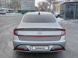 Hyundai Sonata 2021 года за 11 800 000 тг. в Алматы – фото 2