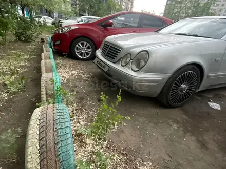 Mercedes-Benz CLK 230 1999 года за 2 700 000 тг. в Экибастуз – фото 3
