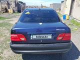 Mercedes-Benz E 230 1995 года за 1 600 000 тг. в Караганда – фото 5